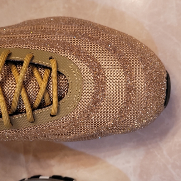 Limited Edition Nike Air Max - Picture 4 of 11